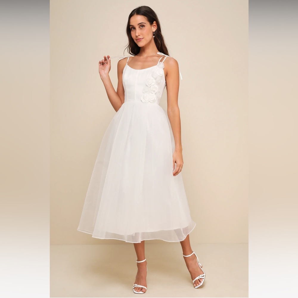 LULUS WHITE ORGANZA ROSETTE DRESS- M (NWT)